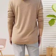 Pull fin encolure en V camel femme vue dos