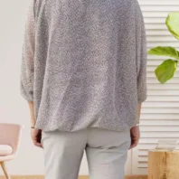 Pull finement ajouré beige foncé femme vue dos