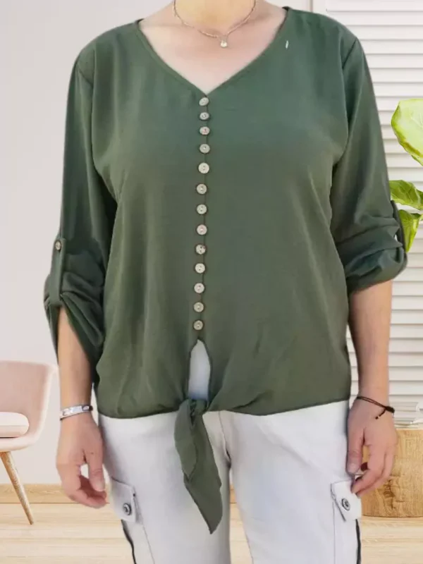 chemise-nouee-kaki-dv Chemise nouée à la taille, col en V, fausse boutonnière, manches ajustables., vue de face, coloris : kaki