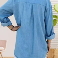 Chemise en coton couleur jean, coupe oversize et détail de fausses poches décoratives, vue de dos, coloris : jean clair