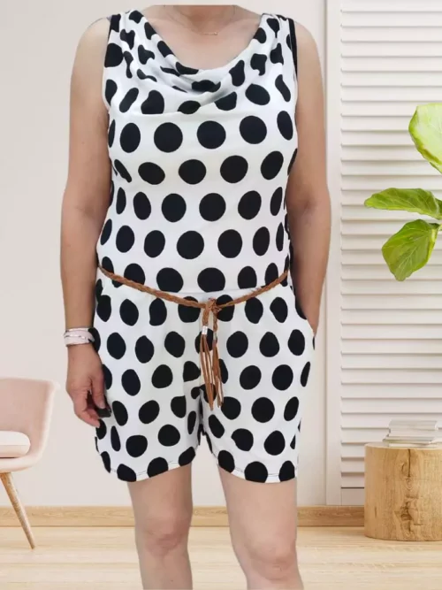 Combishort col drapé, sans manches, taille élastiquée avec ceinture tressée, vue de face, coloris : blanc à pois noir