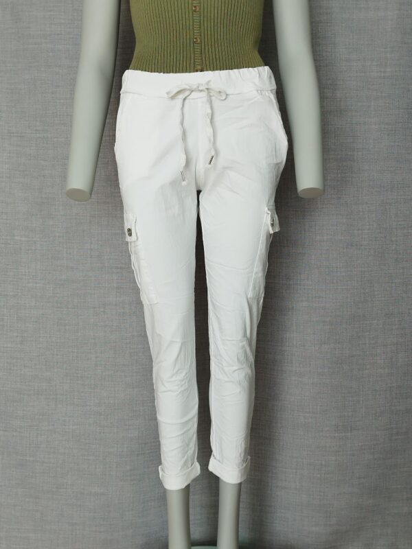 pantalon-cargo-avec-cordon-poches-cote-blanc-devant Pantalon cargo avec cordon poches côté blanc