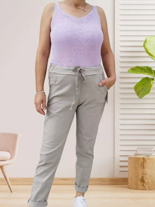 Pantalon chino beige clair pour femme vue de face