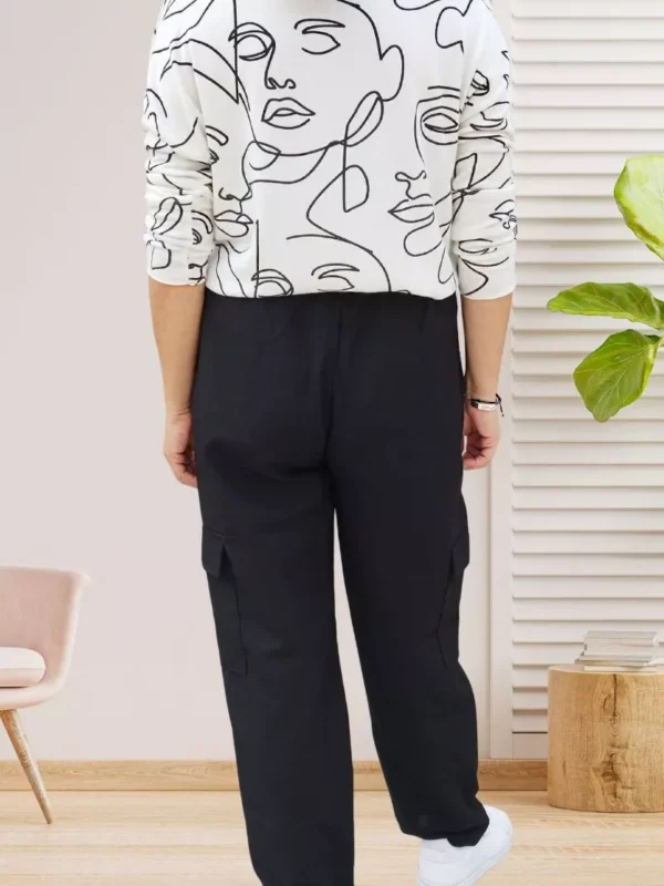 pantalon-large-style-cargo-noir-ds pantalon large style cargo noir pour femme vue de dos