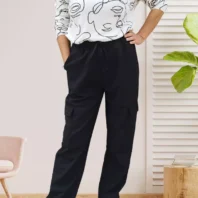 pantalon large style cargo noir pour femme vue de face