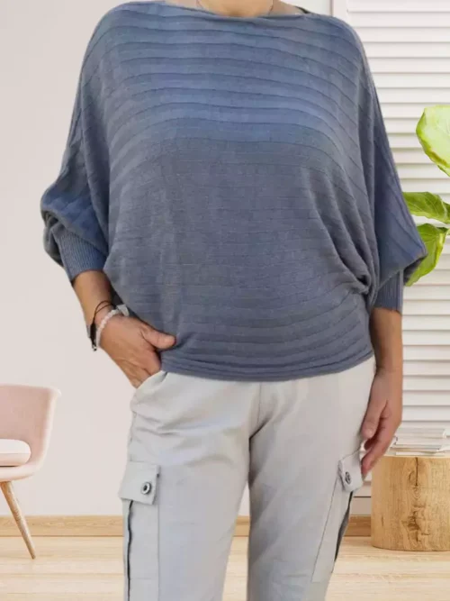 Pull col bateau, manches chauve-souris, jeu de mailles en relief, vue de face, coloris : gris