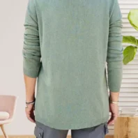 Pull doux col en V, coupe asymétrique, manches longues, matière fluide, vue de dos, coloris : kaki