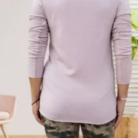 Pull fin col en V manches longues, matière douce et légère, vue de dos, coloris : rose poudrée
