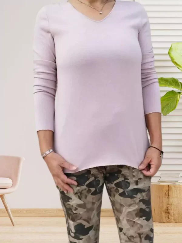 pull-fin-col-en-v-manches-longues-rose-poudree-dv Pull fin col en V manches longues, matière douce et légère, vue de face, coloris : rose poudrée