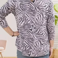 Pull fin motif zèbre rose poudrée femme vue dos
