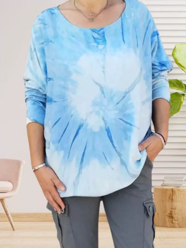 pull-fin-tye-and-die-bleu-dv-shopinline Pull fin Tie and Dye, col rond, manches 3/4, coupe asymétrique, matière douce, vue de face, coloris : bleu