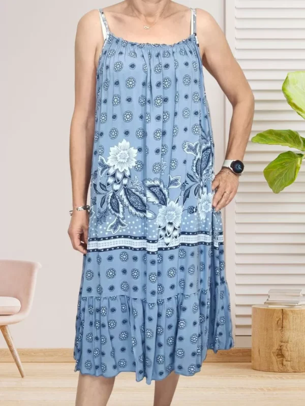 robe-a-fines-bretelles-fleuries-bleu-dv robe à fines bretelles fleuries bleu pour femme vue de face