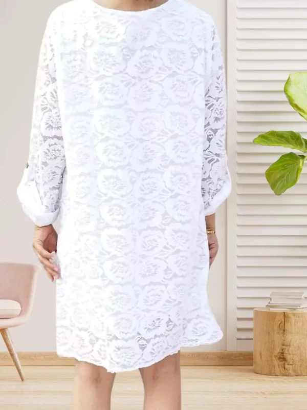 robe-dentelle-motif-fleurs-blanc-ds Robe dentelle motif fleurs, blanc, col rond, manches 3/4 ajustables et transparentes, corps doublé, taille unique (36-42) vue dos