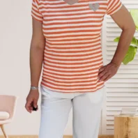 T-shirt Cœur Rayé - col en V - manches courtes - coeur brillant poitrine - liseré argenté discret -vue de face - coloris : orange