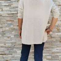 Pull léger étoile, col en V, manches 3/4, étoile contrastante, coupe fluide, vue de dos, coloris : beige