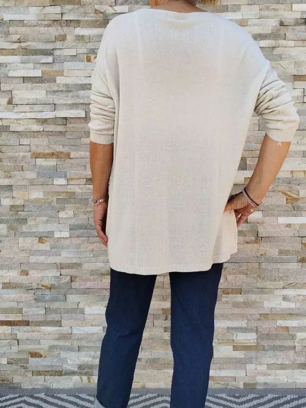 pull-leger-etoile-beige-dos2 Pull léger étoile, col en V, manches 3/4, étoile contrastante, coupe fluide, vue de dos, coloris : beige