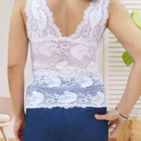 Top en dentelle blanc sans manches, col V avant et dos, coupe ajustée, coques intégrées, dentelle semi-transparente, taille unique 34/36, vue dos