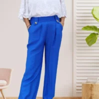 Pantalon à pinces bleu pour femme vue de devant