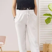 pantalon fluide taille élastique beige clair pour femme vue de face