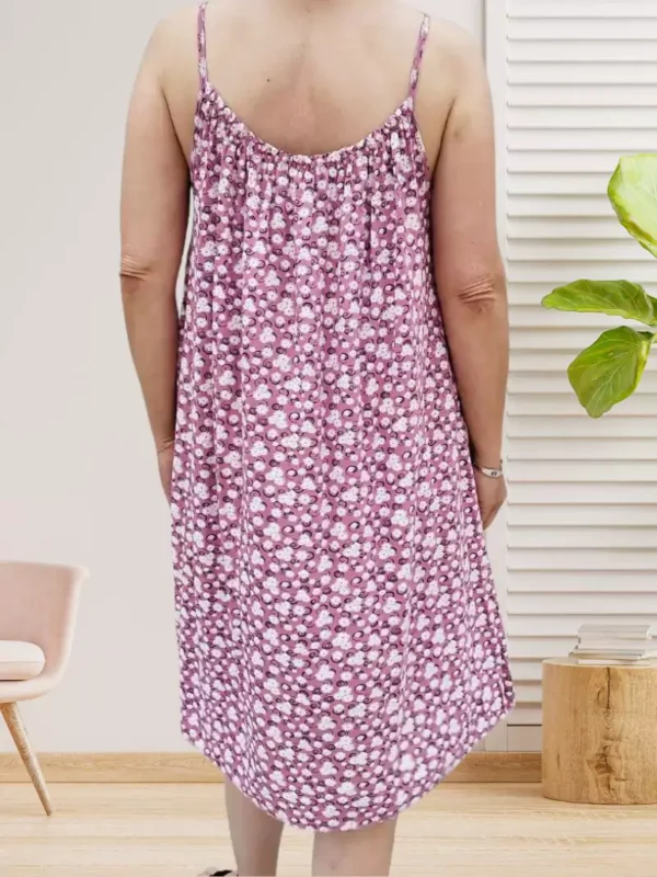 robe-a-fines-bretelles-et-a-fleurs-tu-rose-poudree-ds Robe à fines bretelles et à fleurs rose poudrée, fluide et légère, imprimé fleuri coloré, encolure élastiquée devant et dos, confectionnée en viscose et élasthanne, vue dos