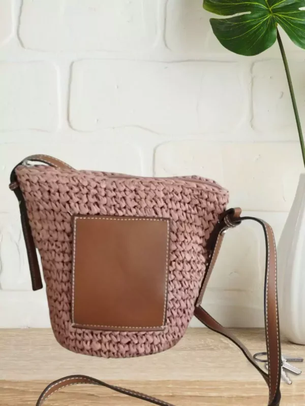 Sac tressé bi matière rose poudrée femme vue devant