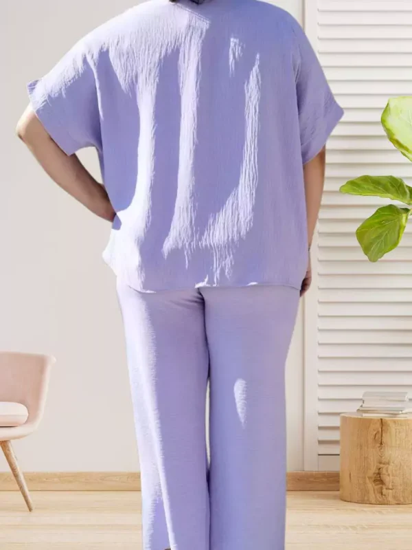 ensemble-veste-et-pantalon-parme-ds Veste ouverte et pantalon taille élastiquée, ensemble confortable et tendance, vue de dos, coloris : parme