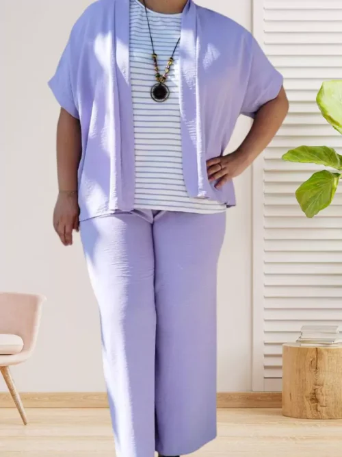 Ensemble veste et pantalon fluide effet froissé, coupe ample et élégante, vue de face, coloris : parme