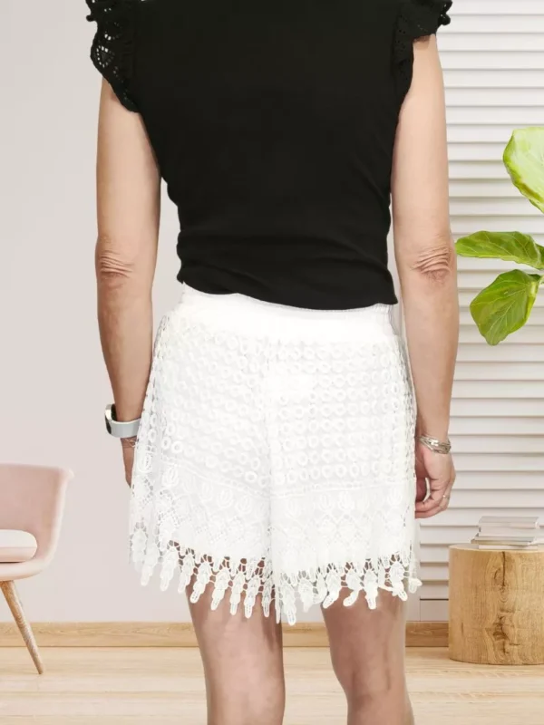 short-en-dentelle-blanc-ds short en dentelle blanc pour femme vue de dos