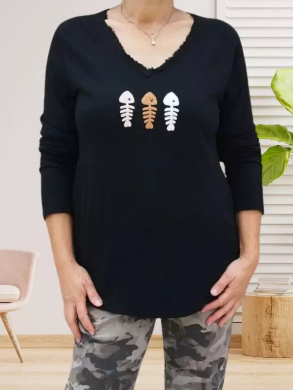 t-shirt-trio-aretes-de-poissons-noir-dv T-shirt trio arêtes de poissons, tissu côtelé, col en V, manches longues, motif en bouclette et relief, vue de face, coloris : noir