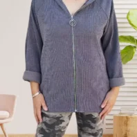 Gilet en velours côtelé, fermeture par zip, capuche, poches plaquées, vue de face, coloris : gris