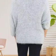 Gilet mailles poilues, ouvert sur le devant, manches 3/4, matière douce et extensible, vue de dos, coloris : gris clair