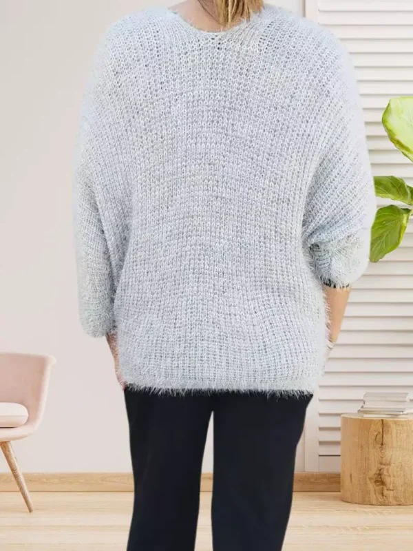 gilet-mailles-poilues-gris-ds Gilet mailles poilues, ouvert sur le devant, manches 3/4, matière douce et extensible, vue de dos, coloris : gris clair