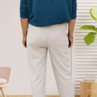 Pantalon couture devant beige clair pour femme vue de dos