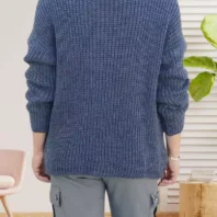 Pull incurvé avec collier, col en V, manches longues, design asymétrique, collier offert, vue de dos, coloris : bleu