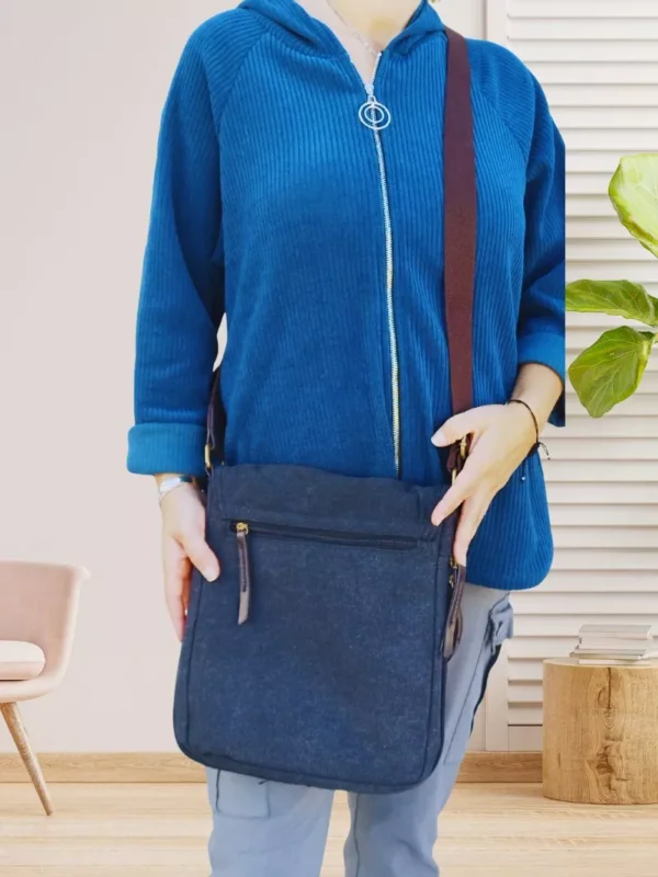 sac-besace-etoile-noir-ds sac besace étoile noir pour femme vue de dos