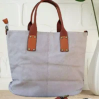 Sac motif étoile gris clair femme vue dos