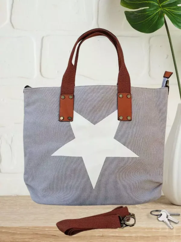 sac-motif-etoile-gris-clair-dv Sac motif étoile gris clair femme vue devant