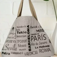 Maxi sac fourre-tout motif capitales gris clair femme
