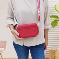 Mini sac pochette à rabat rouge femme vue dos