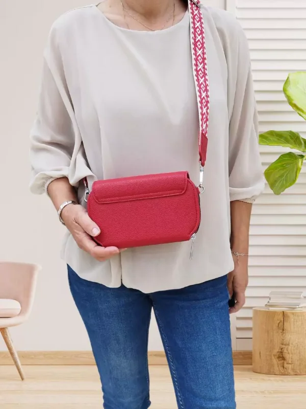 mini-sac-pochette-a-rabat-rouge-ds Mini sac pochette à rabat rouge femme vue dos