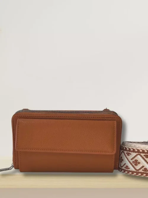 sac pochette porte téléphone marron vue de face