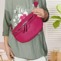 Sac banane avec bandoulière bicolore rose fuchsia vue devant