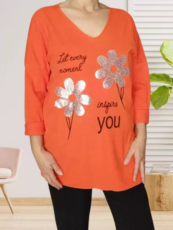 pull-fin-flowers-orange-dv Pull fin Flowers, col en V, manches longues, fleurs en sequins argentés, vue de face, coloris : orange