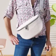Sac banane à sangle bicolore beige clair femme vue devant