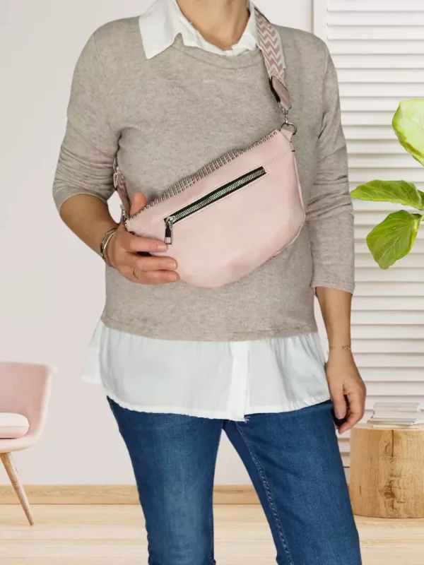 sac-banane-cloute-rose-poudree-ds Sac banane clouté rose poudrée femme vue dos