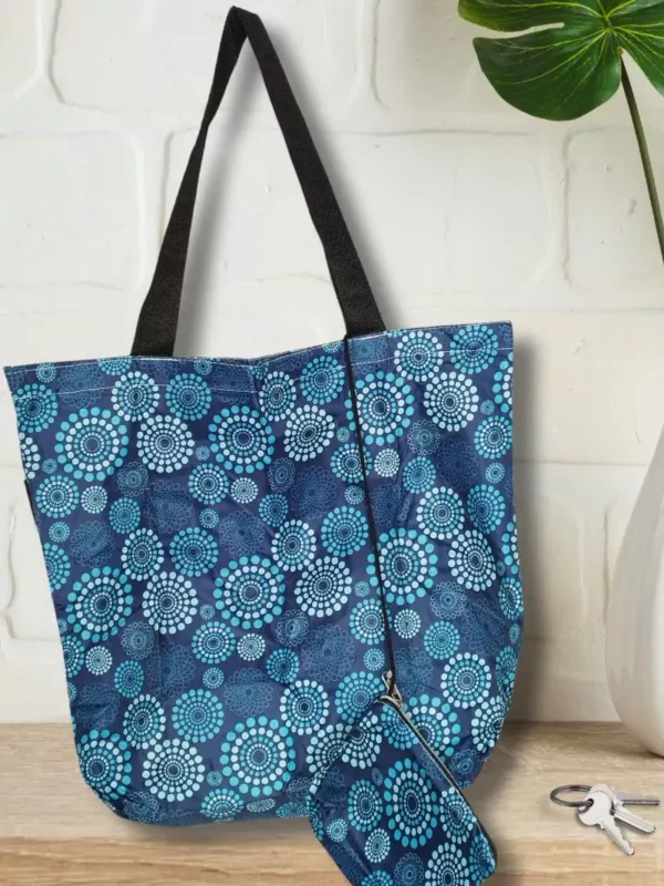 sac-cabas-pliable-a-motif-nuance-de-bleu-dv1 Sac cabas pliable à motifs nuance de bleu