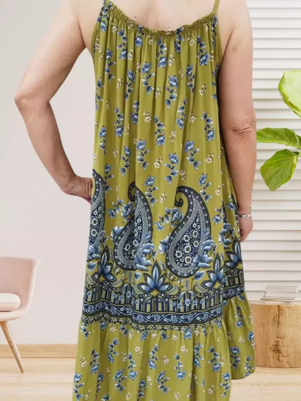 robe-a-fines-bretelles-vert-olive-ds Robe à fines bretelles vert olive à motifs, fluide et légère, coupe ajustable et encolure élastiquée. Taille unique du 38 au 42 vue dos