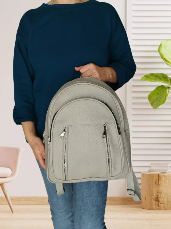 sac-a-dos-gris-dv Sac à dos gris clair femme vue devant 1