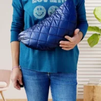 Sac banane matelassé 2 zips bleu foncé femme vue dos