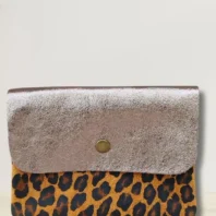 porte-monnaie irisé et animalier marron vue de face